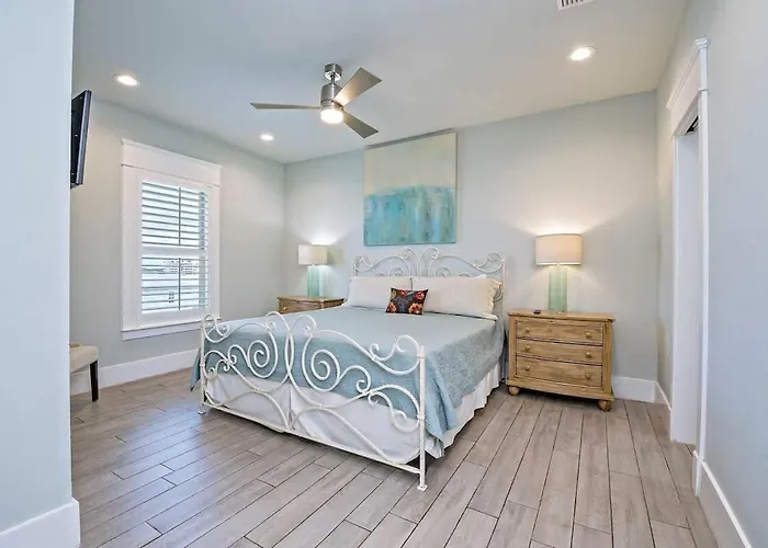 Beachfront 8bedrooms Lemonshello * Gulf Shores